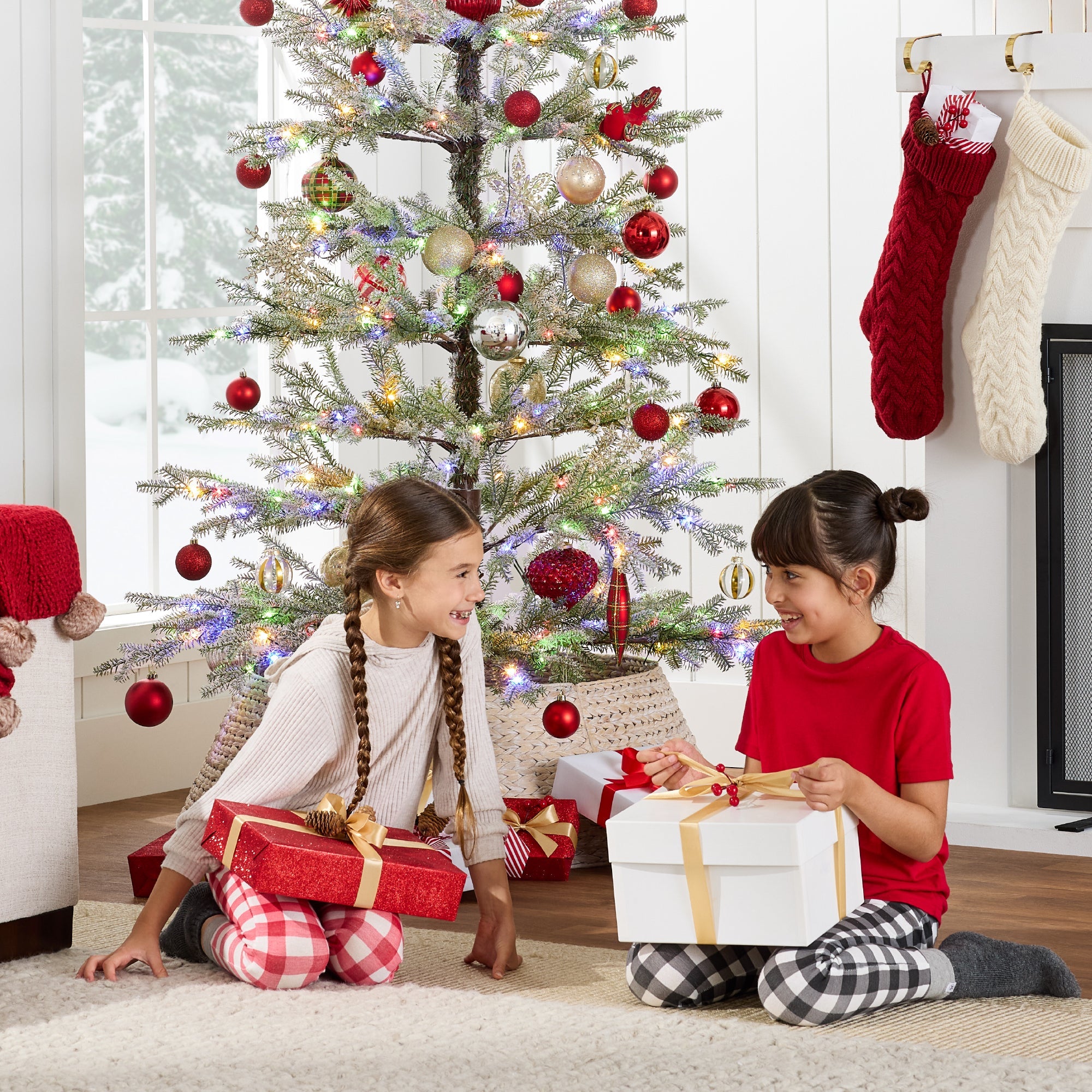 Green Pre-Lit Sparse Flocked Christmas Tree w/ 2-in-1 LEDs Cordless Connection